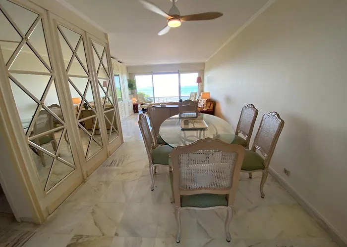 T3 à - Vue - Parking - Fr-1-374-242