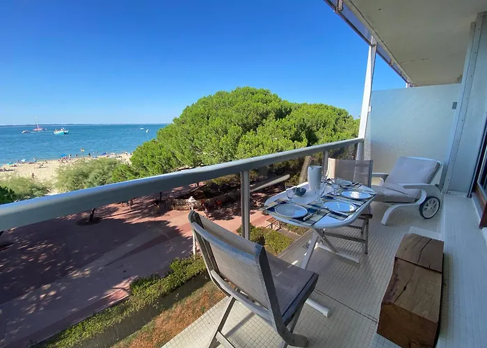 T3 à - Vue - Parking - Fr-1-374-242 *